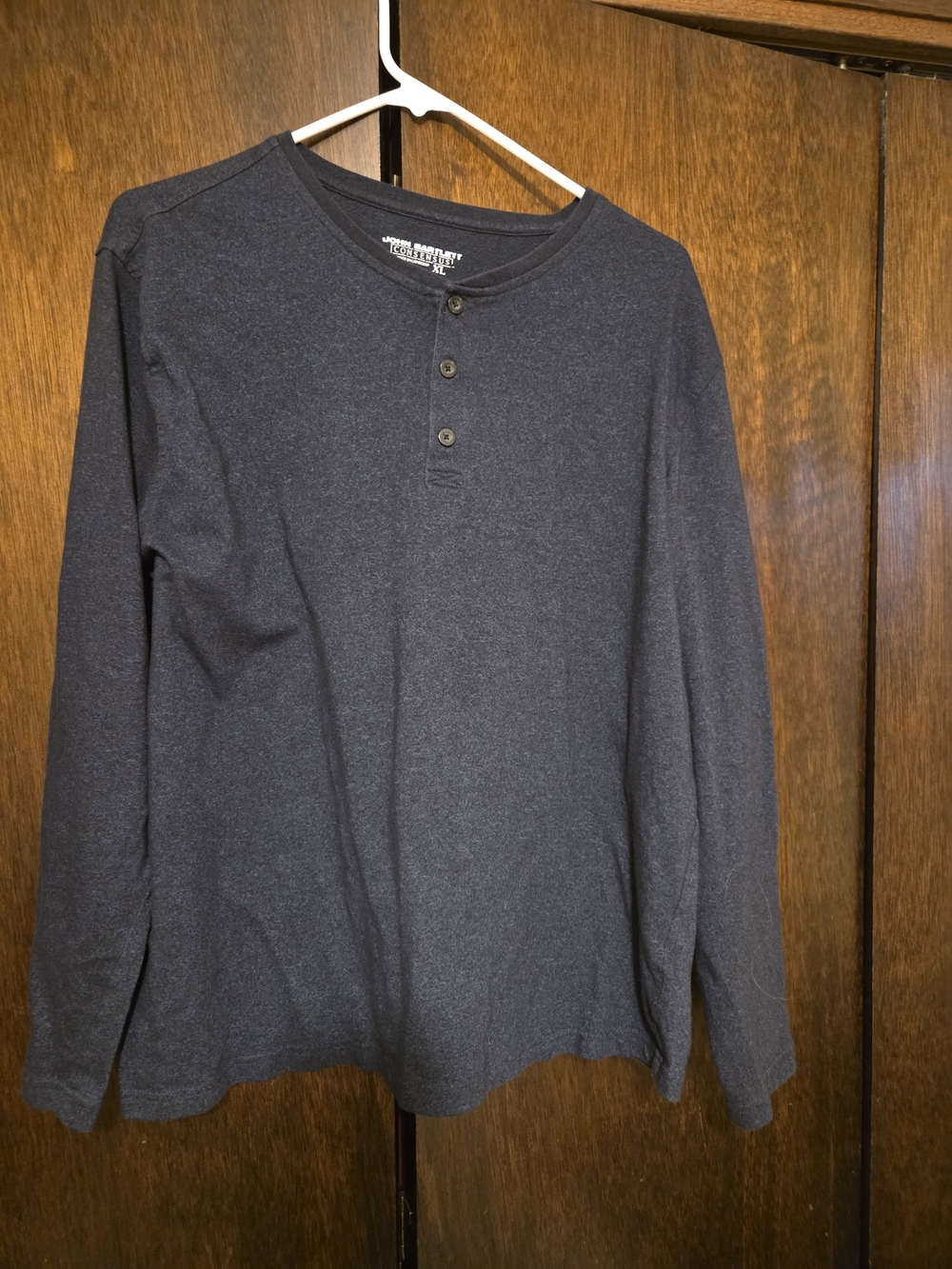 Men's Dark Charcoal Henley Long-Sleeve Shirt